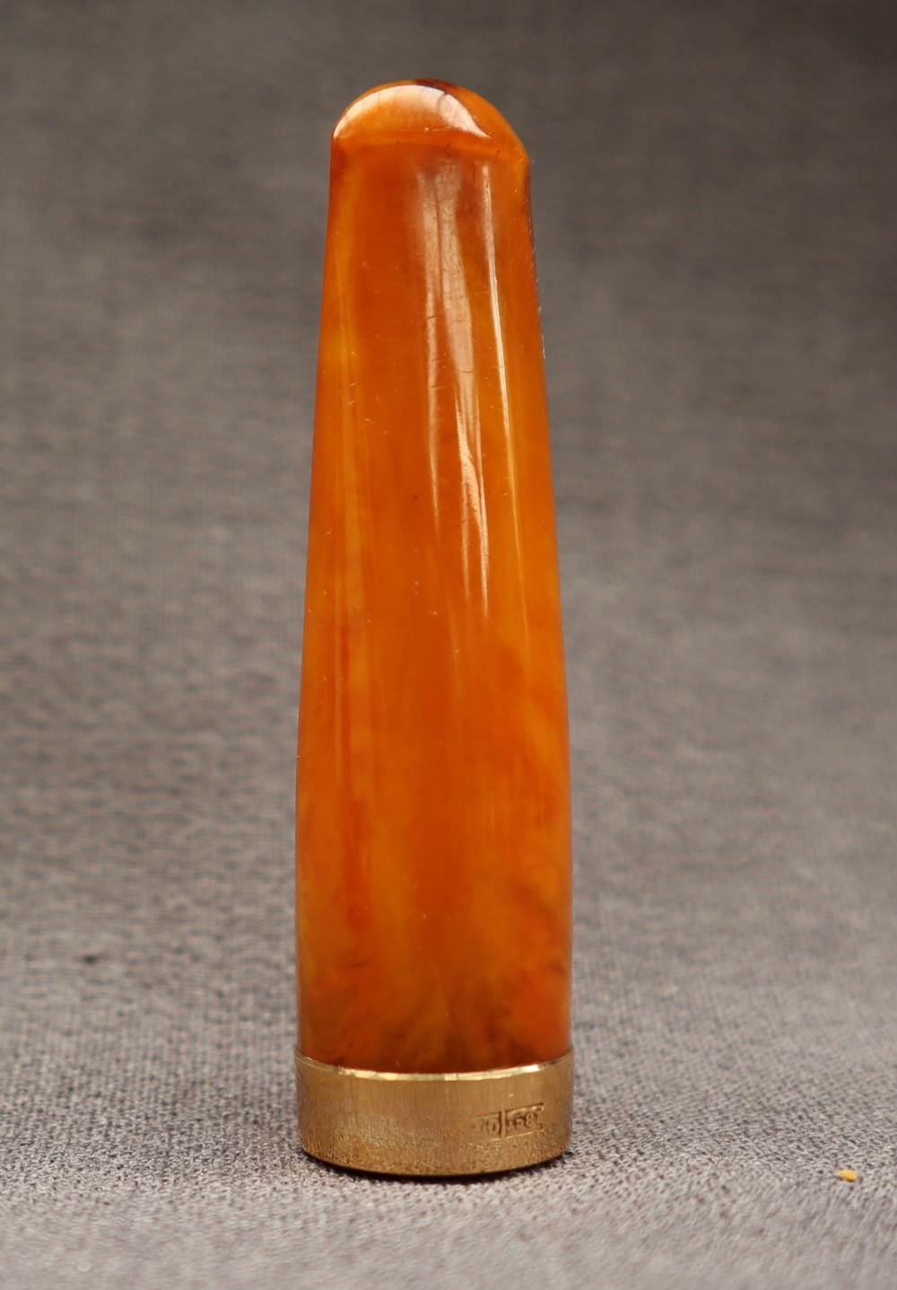 A 9ct gold mounted amber cheroot cigar holder, - Image 2 of 4