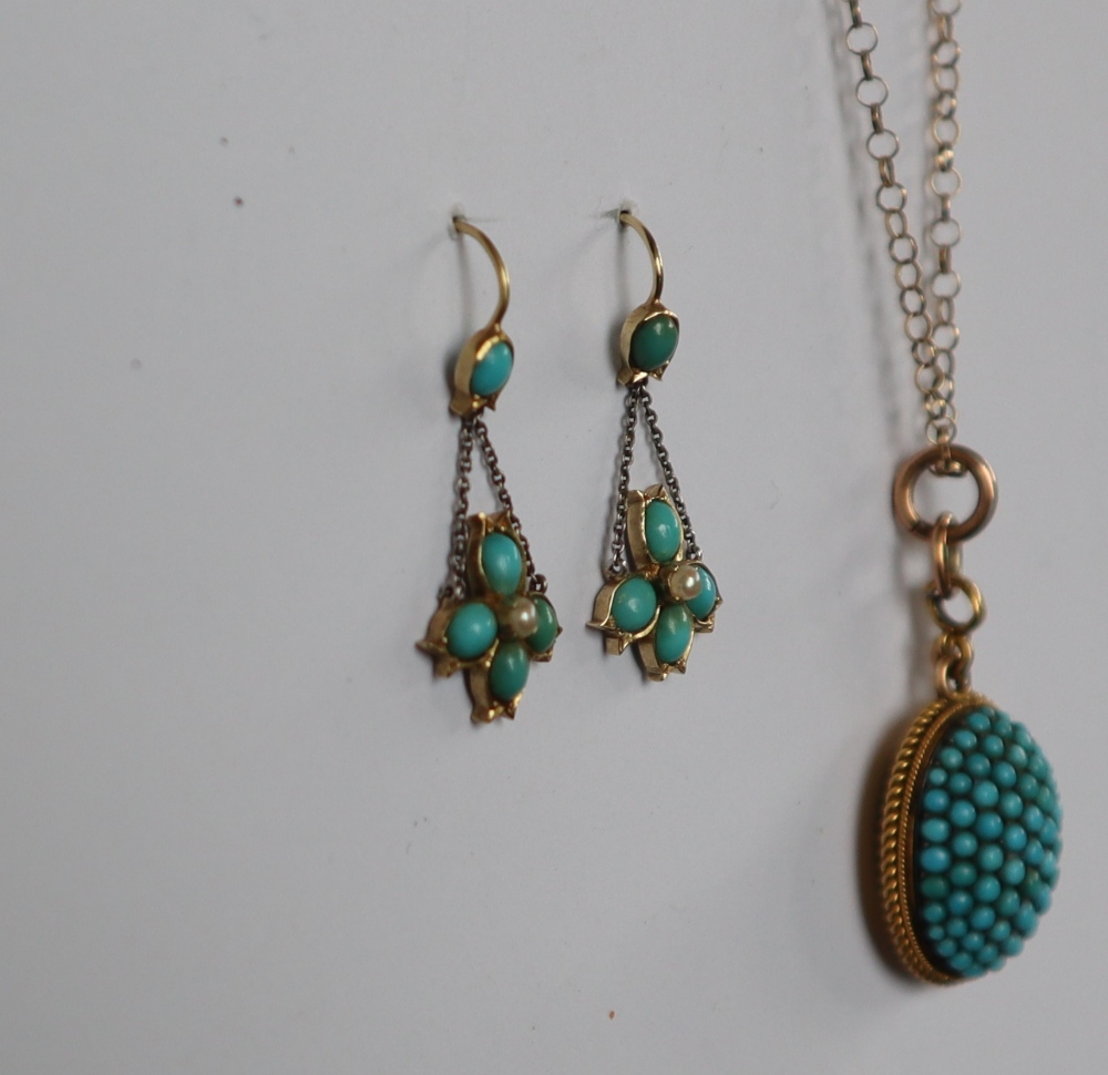 A yellow metal pendant of oval form set with turquoise on a 9ct yellow gold chain, - Image 3 of 5