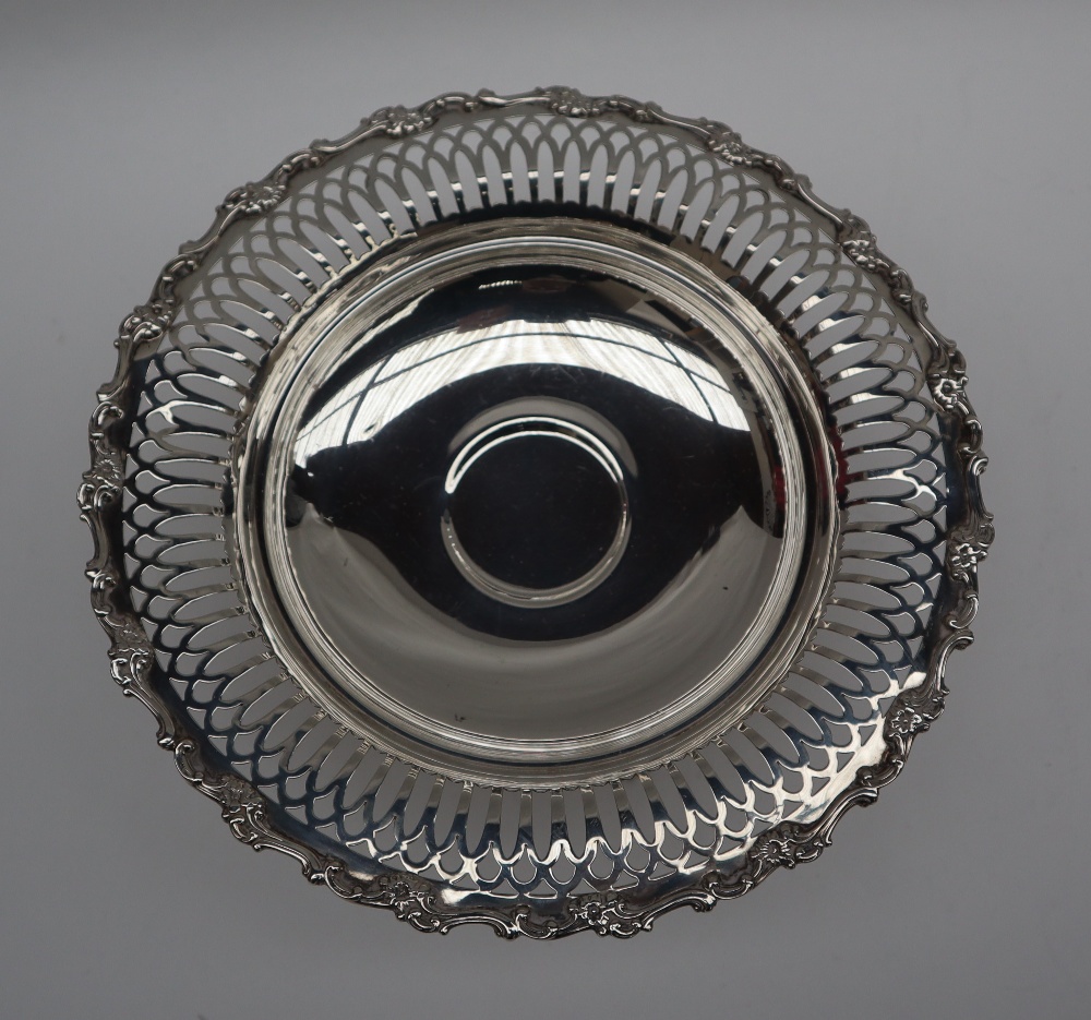 A Blair & Crawford sterling silver pedestal dish with a pierced scrolling edge and shaped foot, - Image 4 of 6