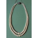 A two row graduated pearl necklet, varying in size from 2.8mm to 7.