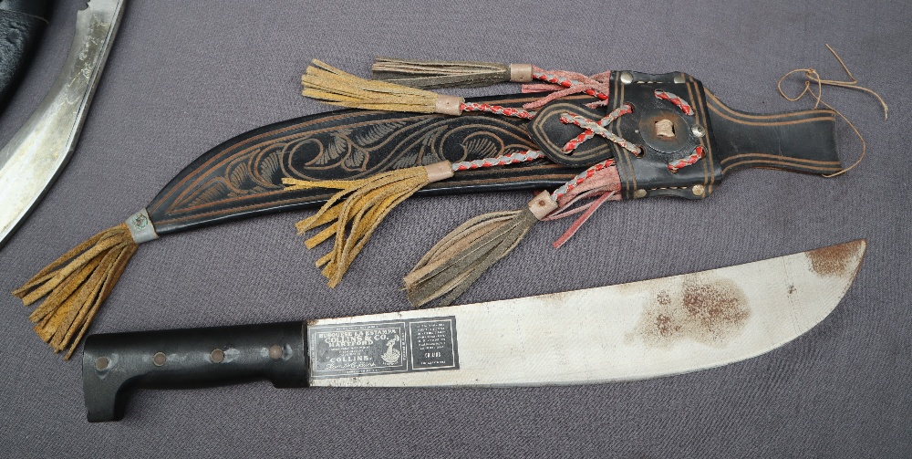 A curved Kukri dagger with a turned wooden metal mounted grip, - Image 9 of 9