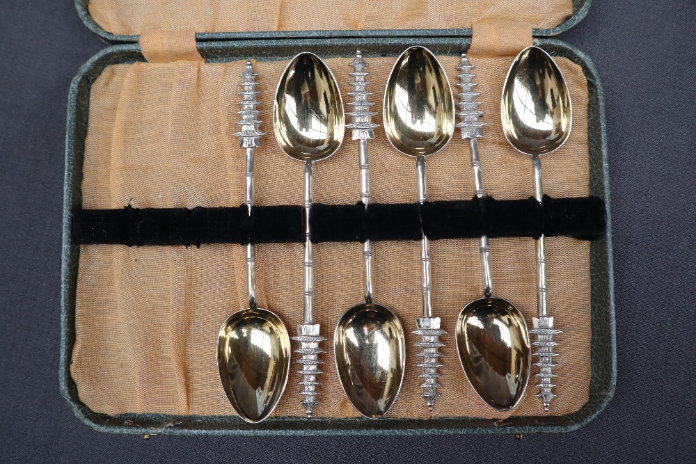 A George V silver cream jug of sparrow beak form together with a matching twin handled sugar basin, - Image 5 of 7