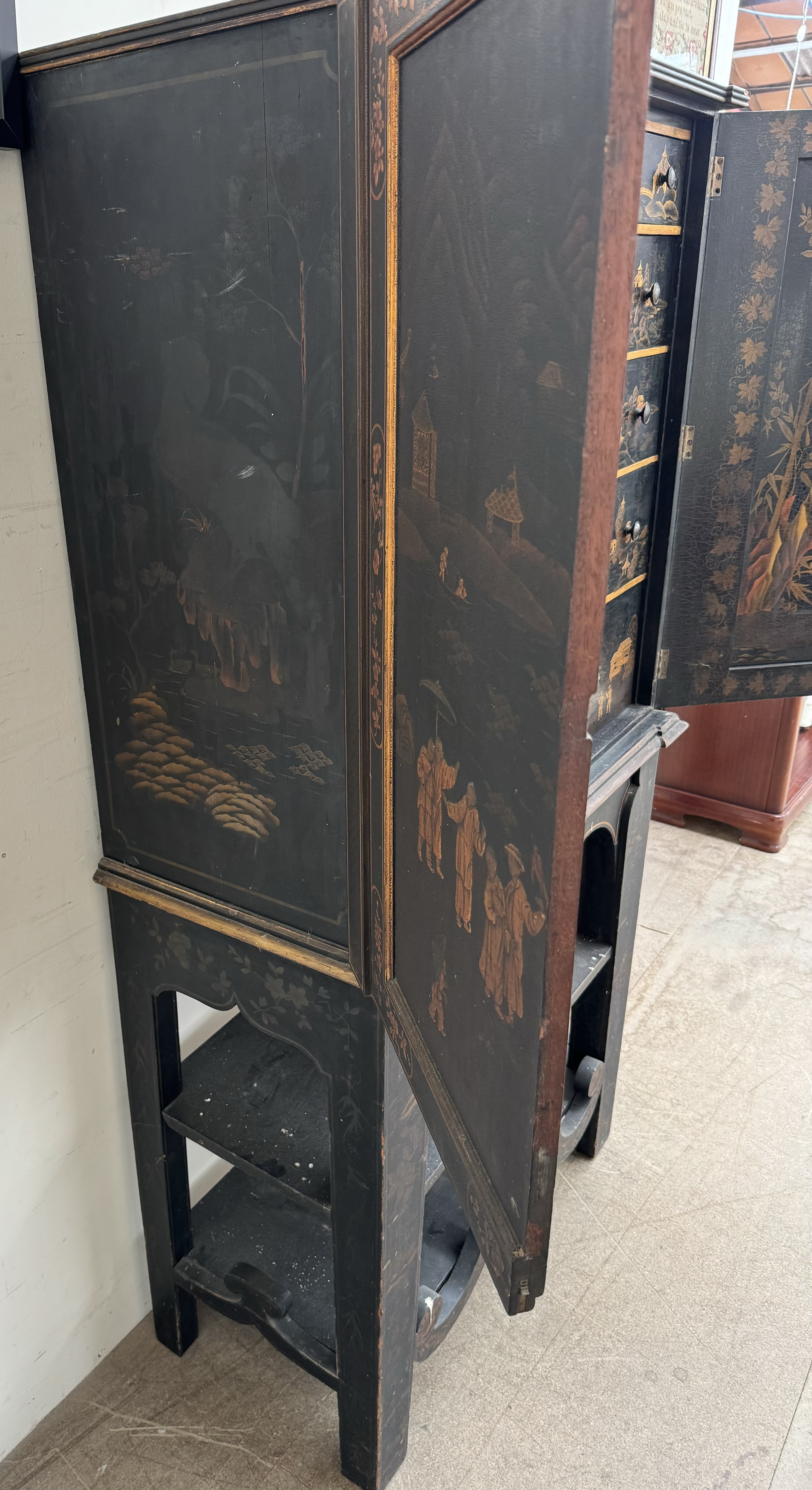 A 19th century Japanned cabinet on stand with Chinoiserie decoration of dignitaries in a landscape, - Image 12 of 12