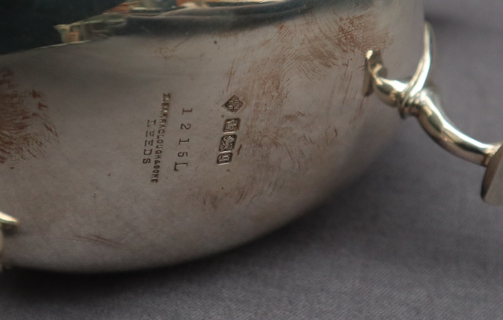 An Edward VII silver sauce boat, with a flared rim, on three legs and pad feet, Sheffield, 1908, - Image 3 of 3