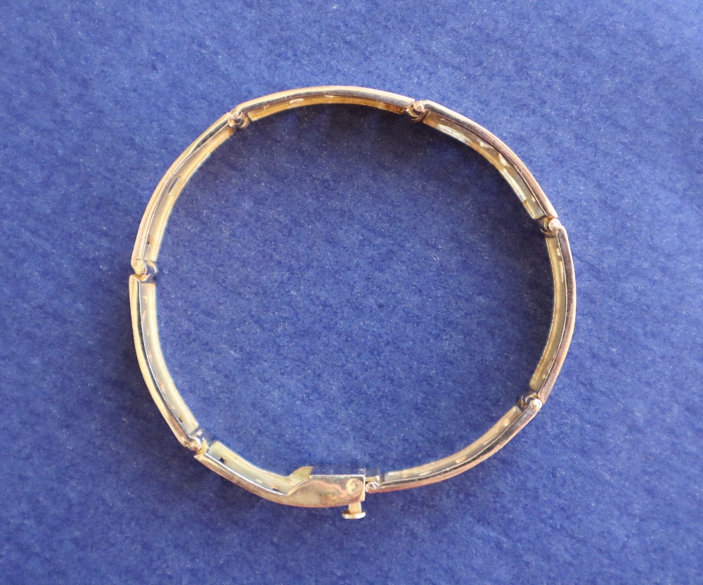 A yellow metal Egyptian bracelet, approximately 29 grams, - Bild 4 aus 4