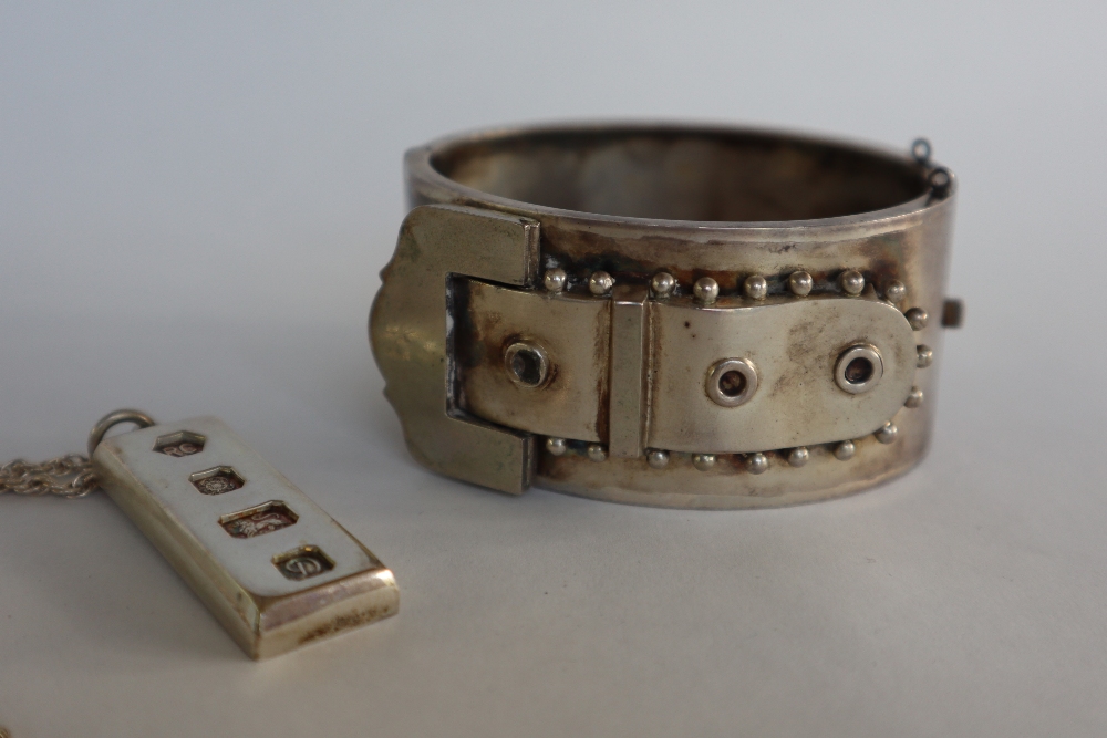 A silver ingot, Sheffield, 1978 on white metal chain, together with a silver buckle hinged bangle, - Image 2 of 5