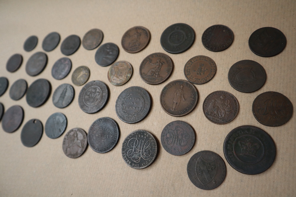 A collection of One and half Penny Tokens including Bristol & South Wales 1811, Chichester, - Bild 6 aus 8