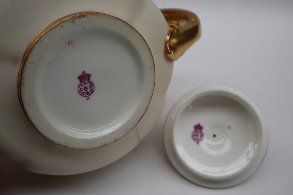 A Worcester three piece teaset, - Image 5 of 11