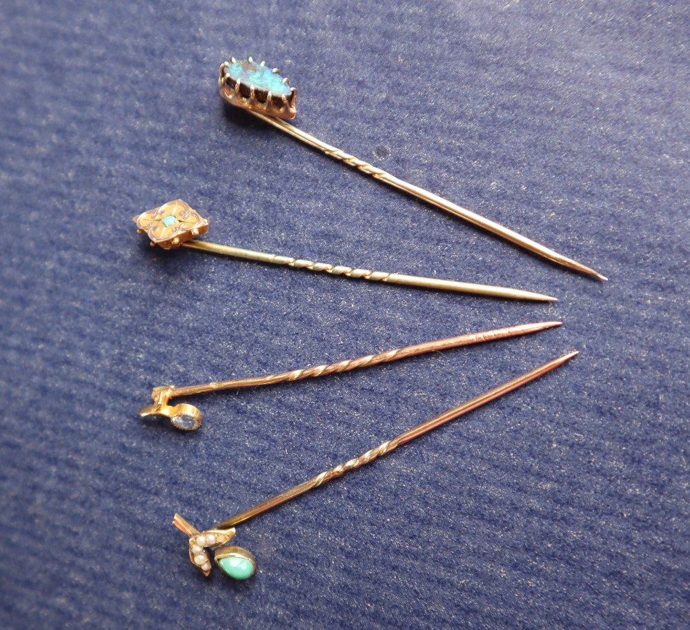 A black opal stick pin to a 9ct yellow gold setting and pin together with a 9ct gold turquoise set - Image 2 of 4