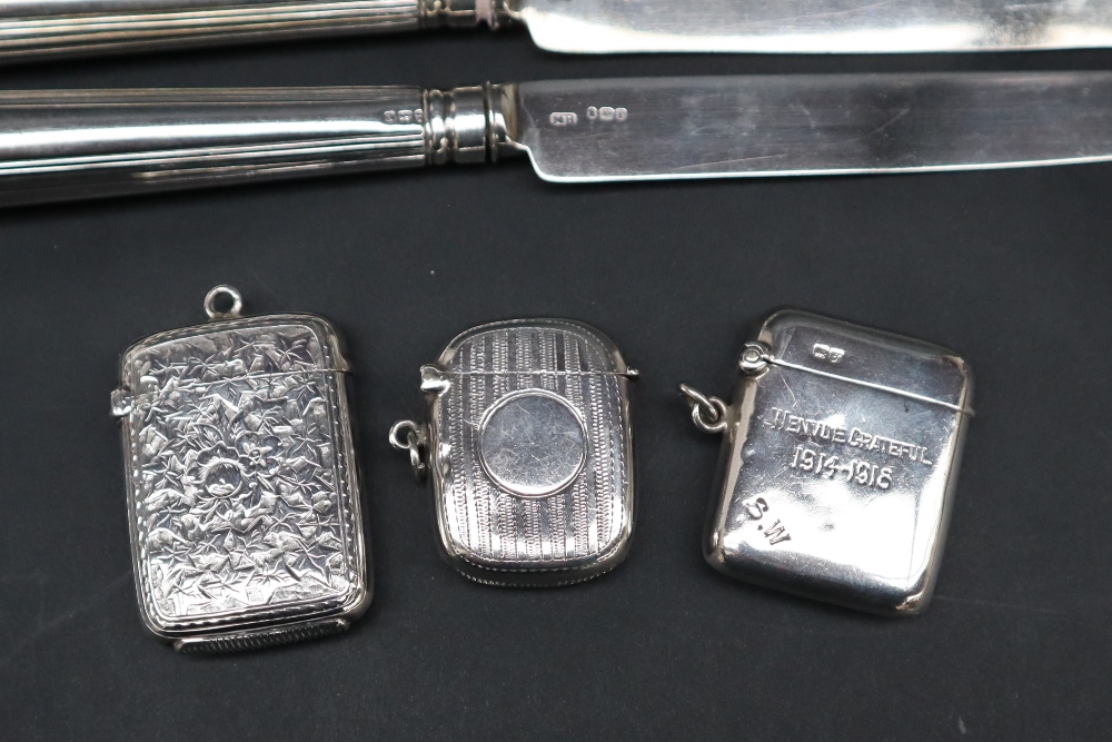 A set of six William IV silver handled and bladed knives, London, 1830, MB, - Bild 2 aus 4