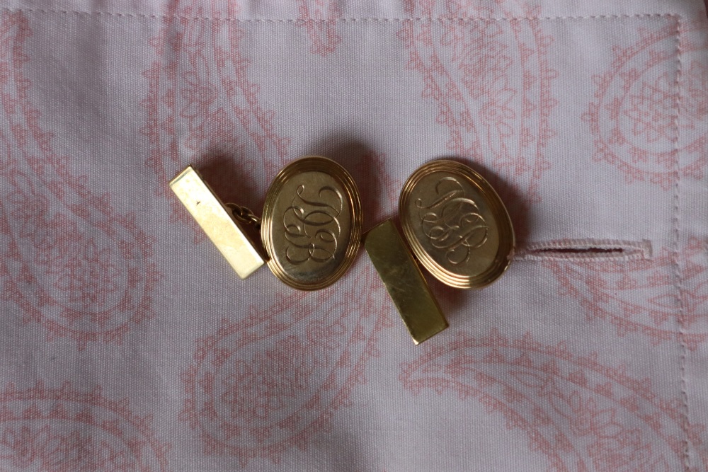 Two pairs of 9ct yellow gold cufflinks, approximately 13. - Image 4 of 4