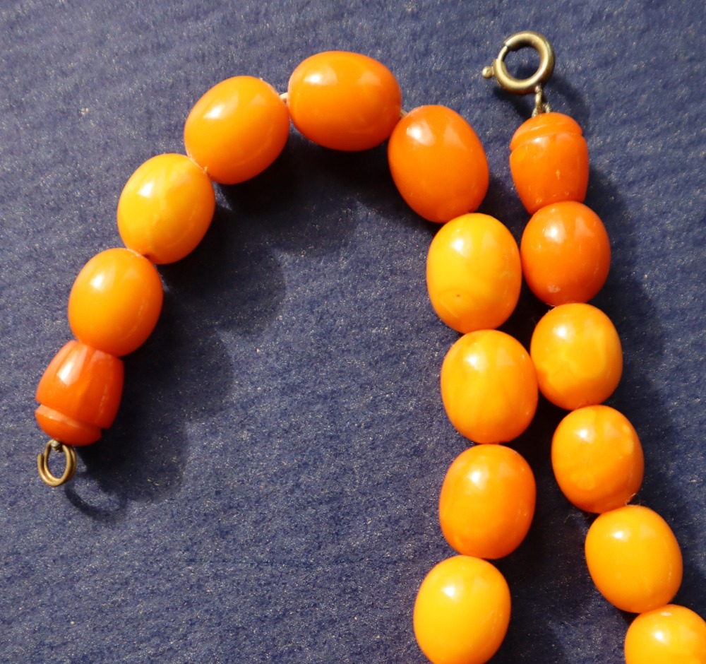 An amber bead necklace with graduated oval beads varying in size from 15mm to 10mm, 42cm long, - Image 3 of 4