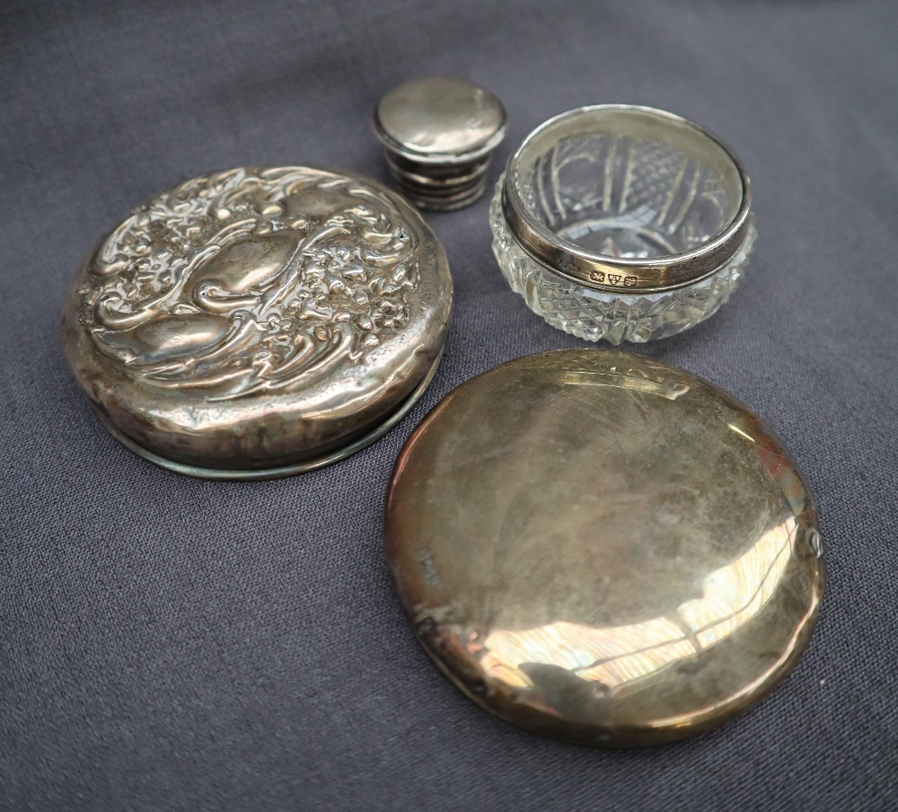 A George V silver hand mirror with matching brush, Birmingham, - Bild 4 aus 4