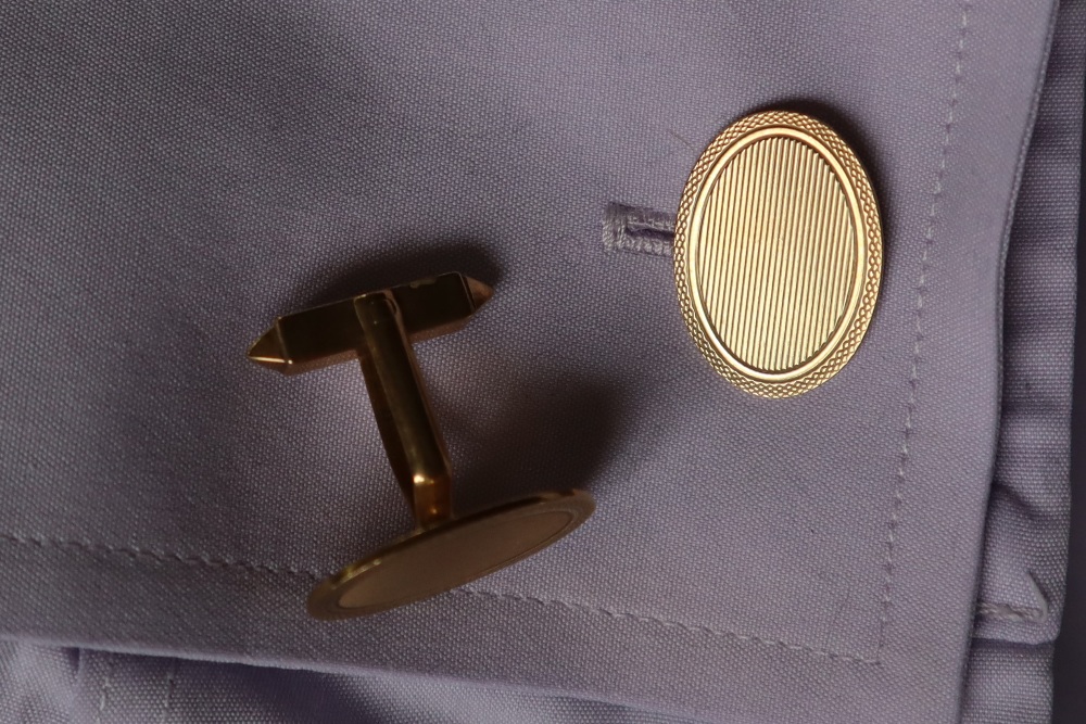 A pair of 9ct yellow gold cufflinks of oval form with engine turned decoration on a post and swivel, - Image 2 of 4