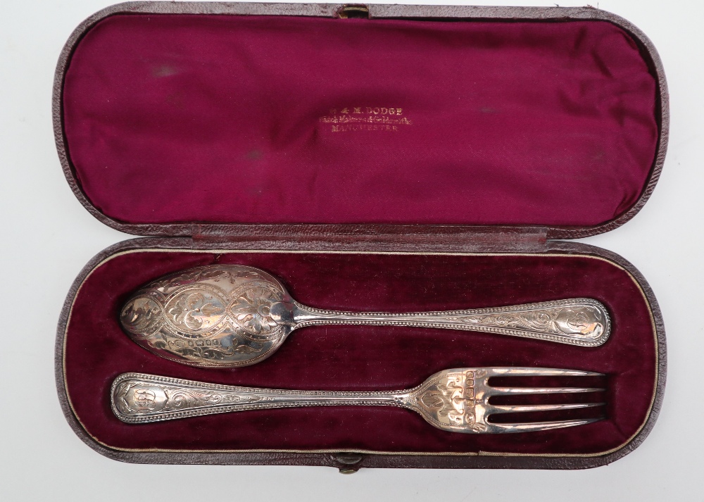 A Victorian silver christening set of a spoon and fork, with scrolling decoration, Sheffield, 1871, - Bild 2 aus 4