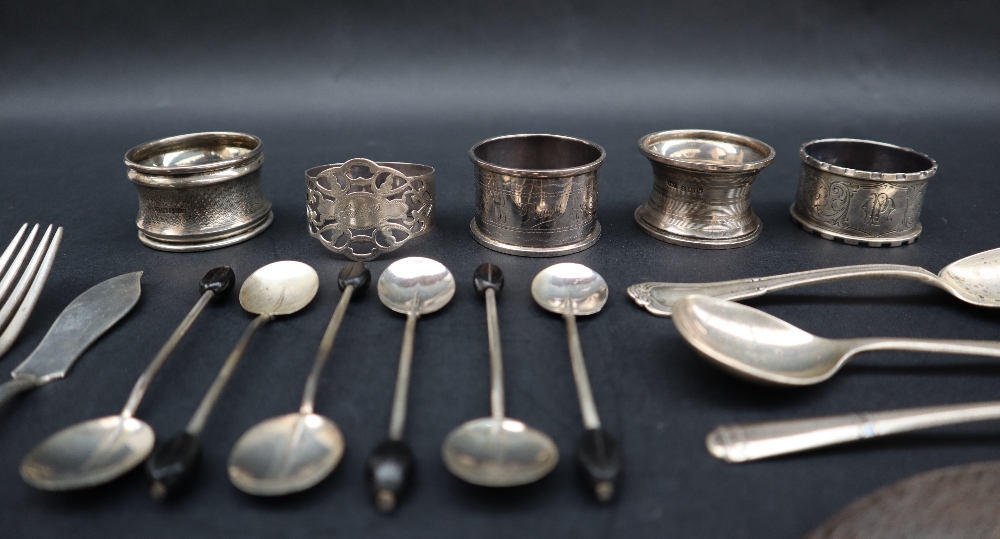 A George V silver spoon and fork set, Birmingham, 1927, - Bild 2 aus 3