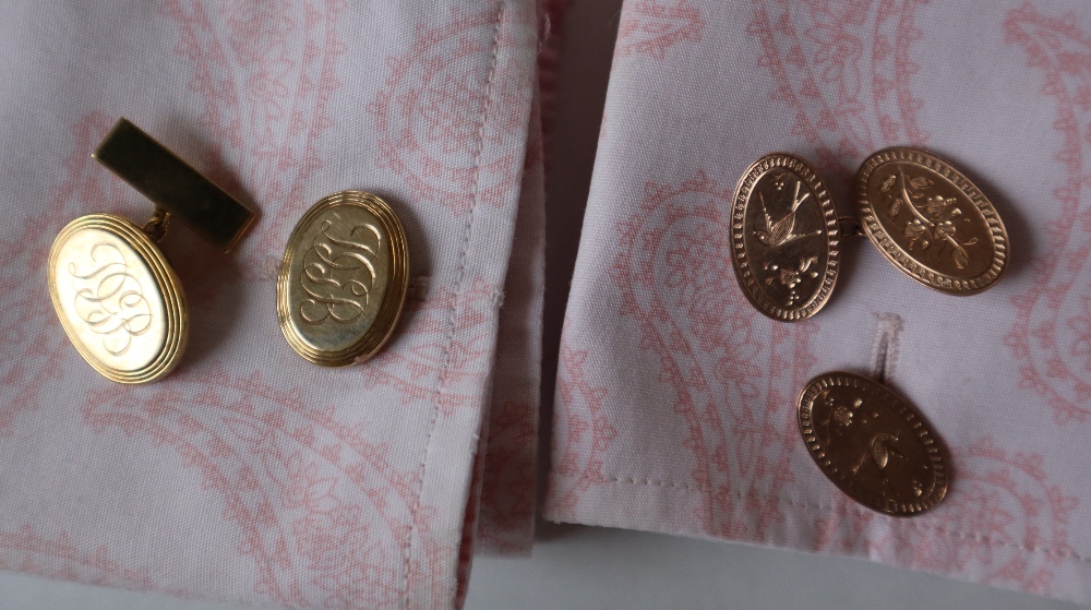 Two pairs of 9ct yellow gold cufflinks, approximately 13.