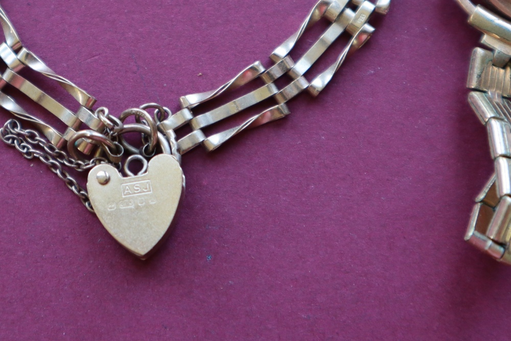 A 9ct gold three bar bracelet with a padlock clasp together with a 9ct gold chain, - Image 3 of 3