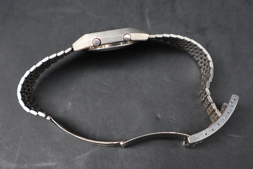 A Seiko A159-5009R digital wristwatch on original bracelet strap - Image 5 of 5