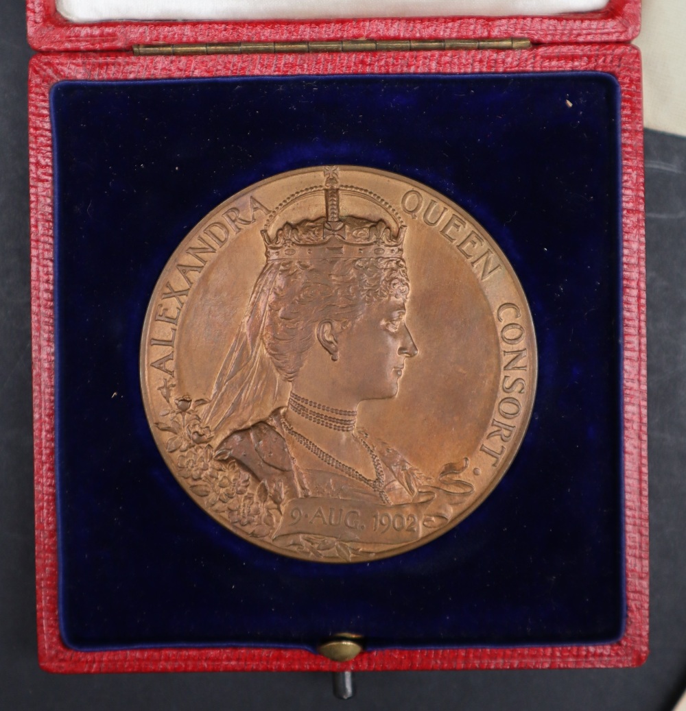 An Edward VII 1902 Coronation medal, cased together with a Festival of Britain Crown, other crowns, - Bild 4 aus 6