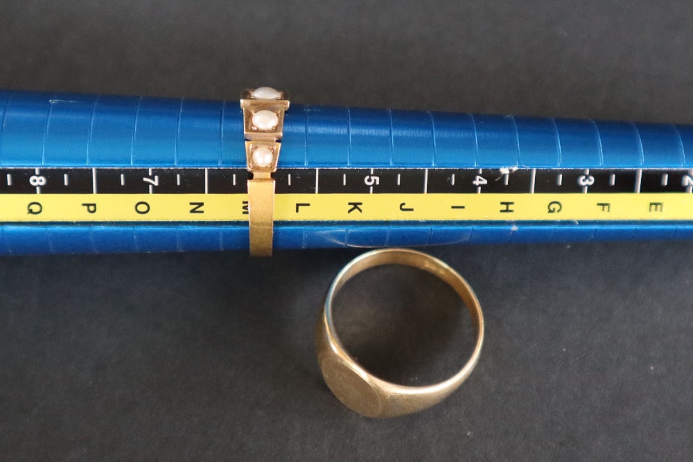 An 18ct gold signet ring with a vacant oval panel, size L, approximately 5. - Image 5 of 5