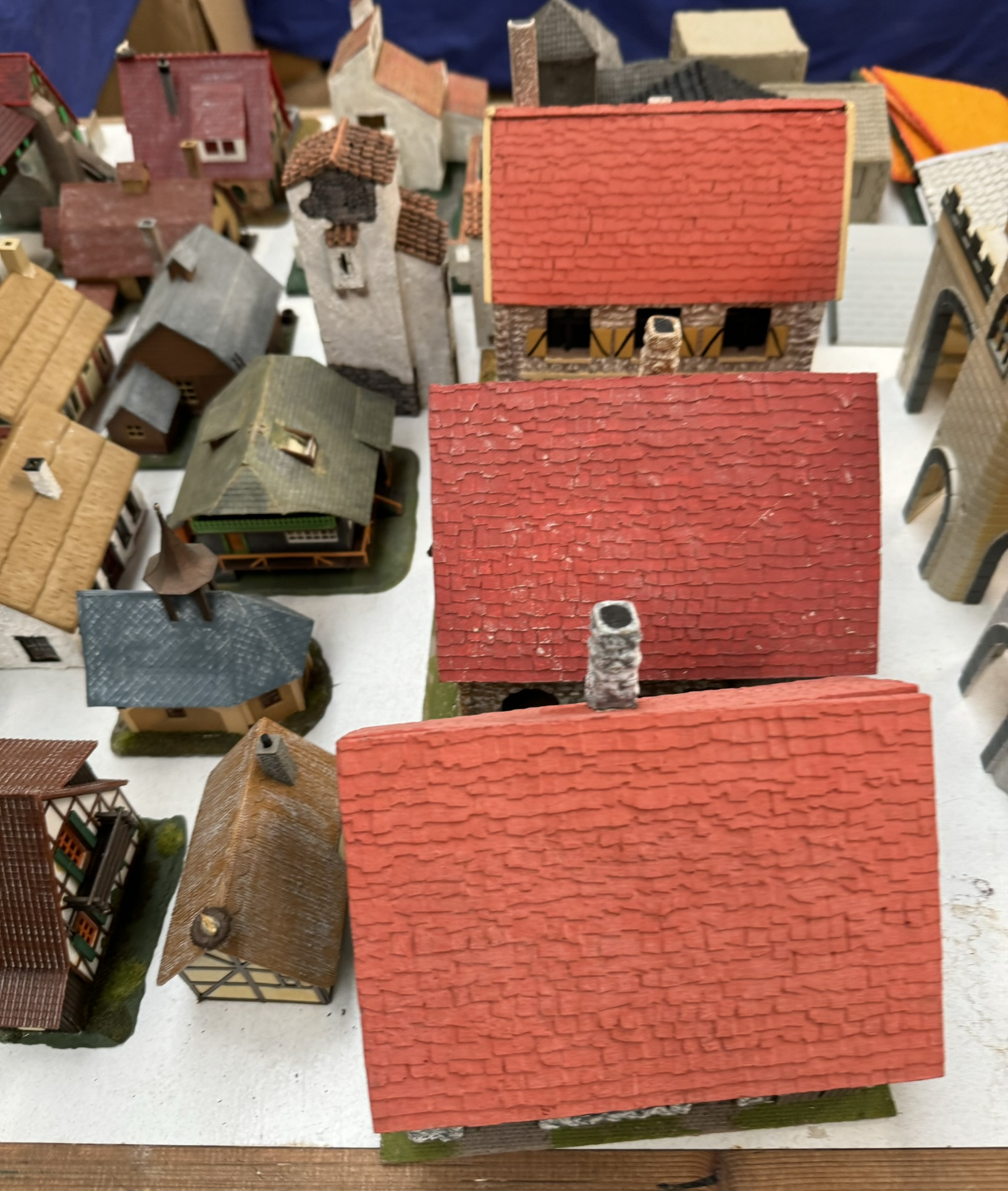 Assorted Vollmer and other model houses, - Image 3 of 6