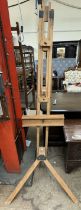 A Windsor and Newton artists easel