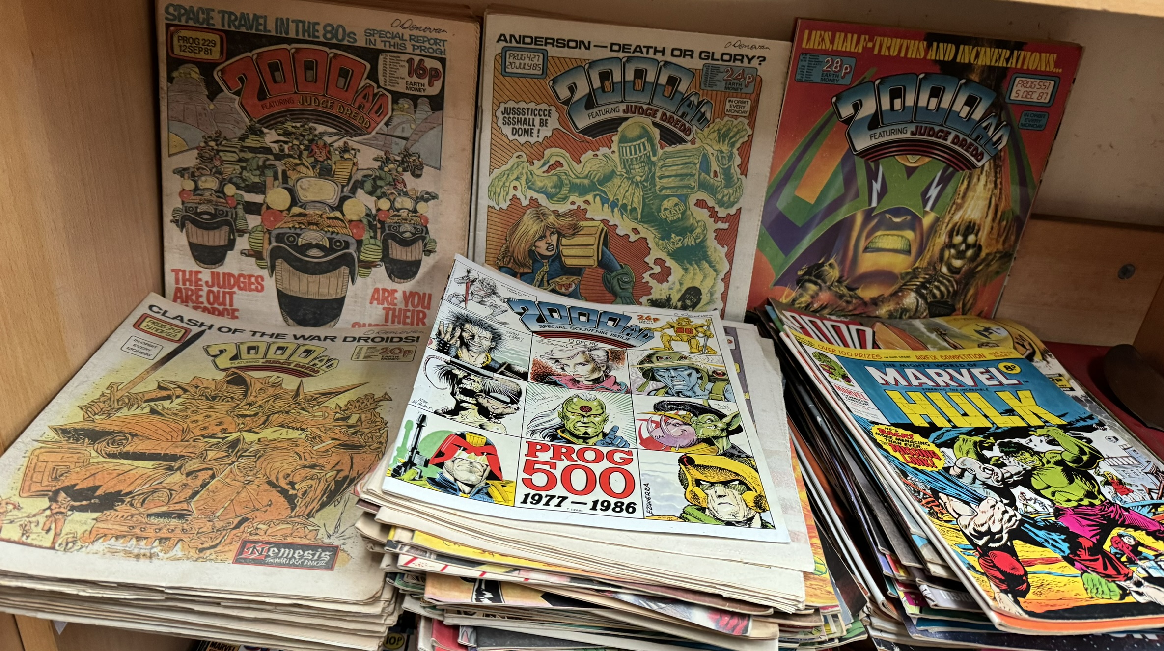 A large collection of comics including 2000AD featuring Judge Dredd, numbers 229-242, 331-335, - Image 3 of 4