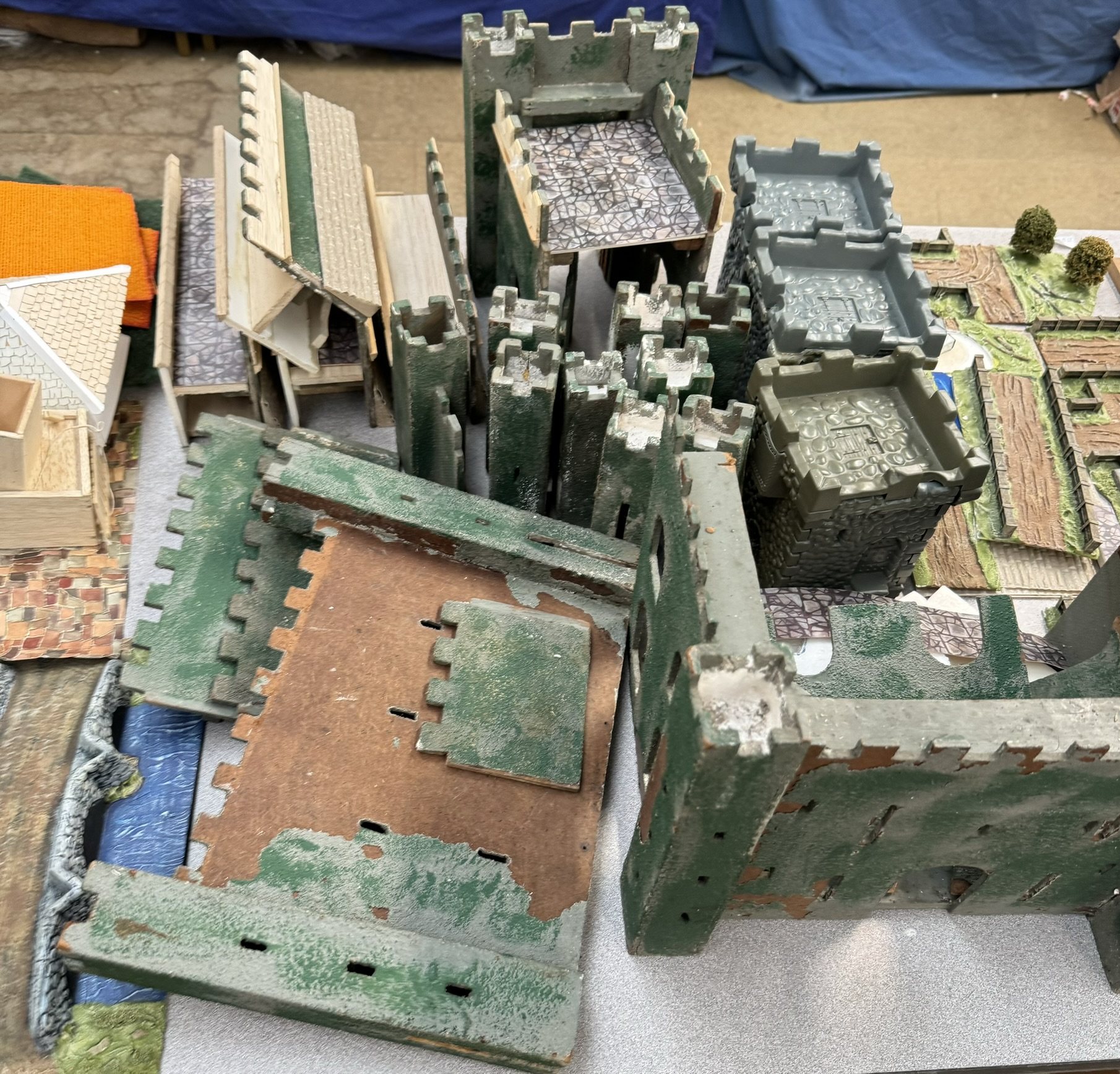 Assorted Vollmer and other model houses, - Image 2 of 6