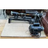 A small table top lathe (Sold for parts only)