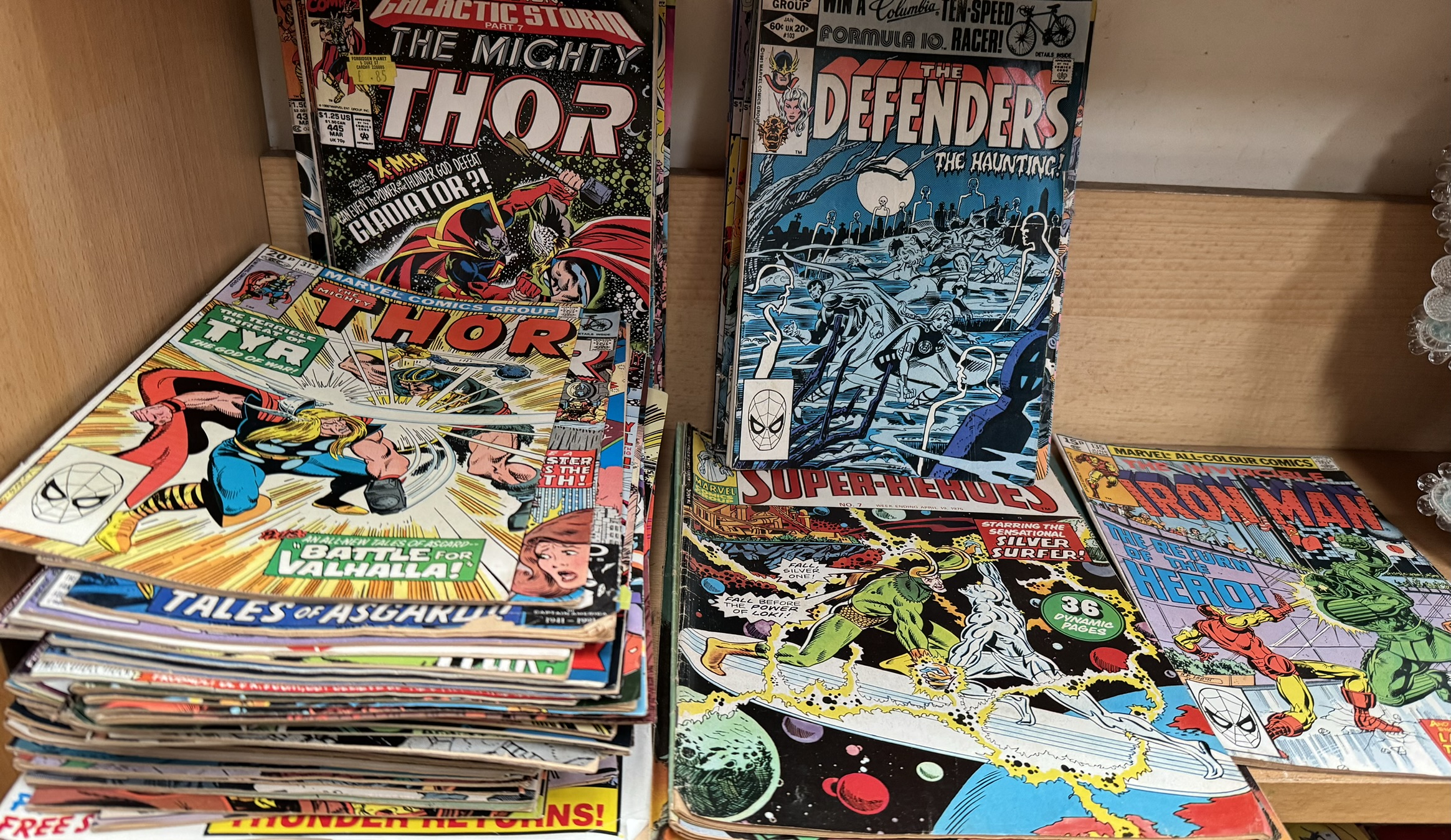 A large collection of comics including 2000AD featuring Judge Dredd, numbers 229-242, 331-335, - Image 2 of 4