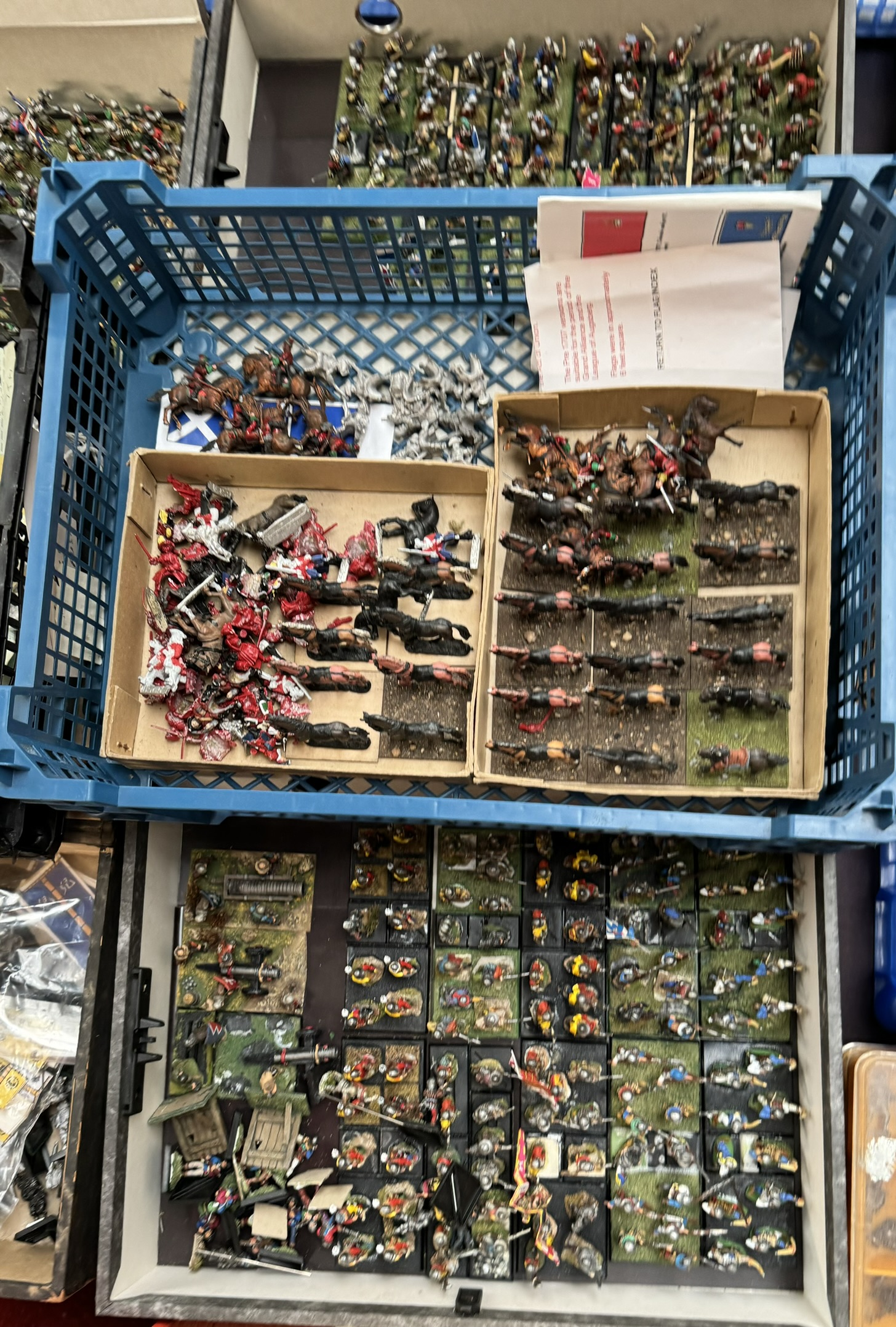 A large collection of hand painted and unpainted model soldiers with guns, pikes, flags, - Image 6 of 7
