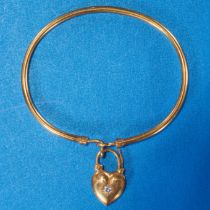 GOLD SPRUNG BANGLE WITH HEART PADLOCK CLASP