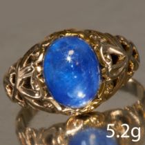 A CABOCHON SAPPHIRE GOLD RING