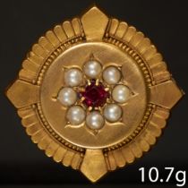 VICTORIAN GARNET AND PEARL GOLD BROOCH