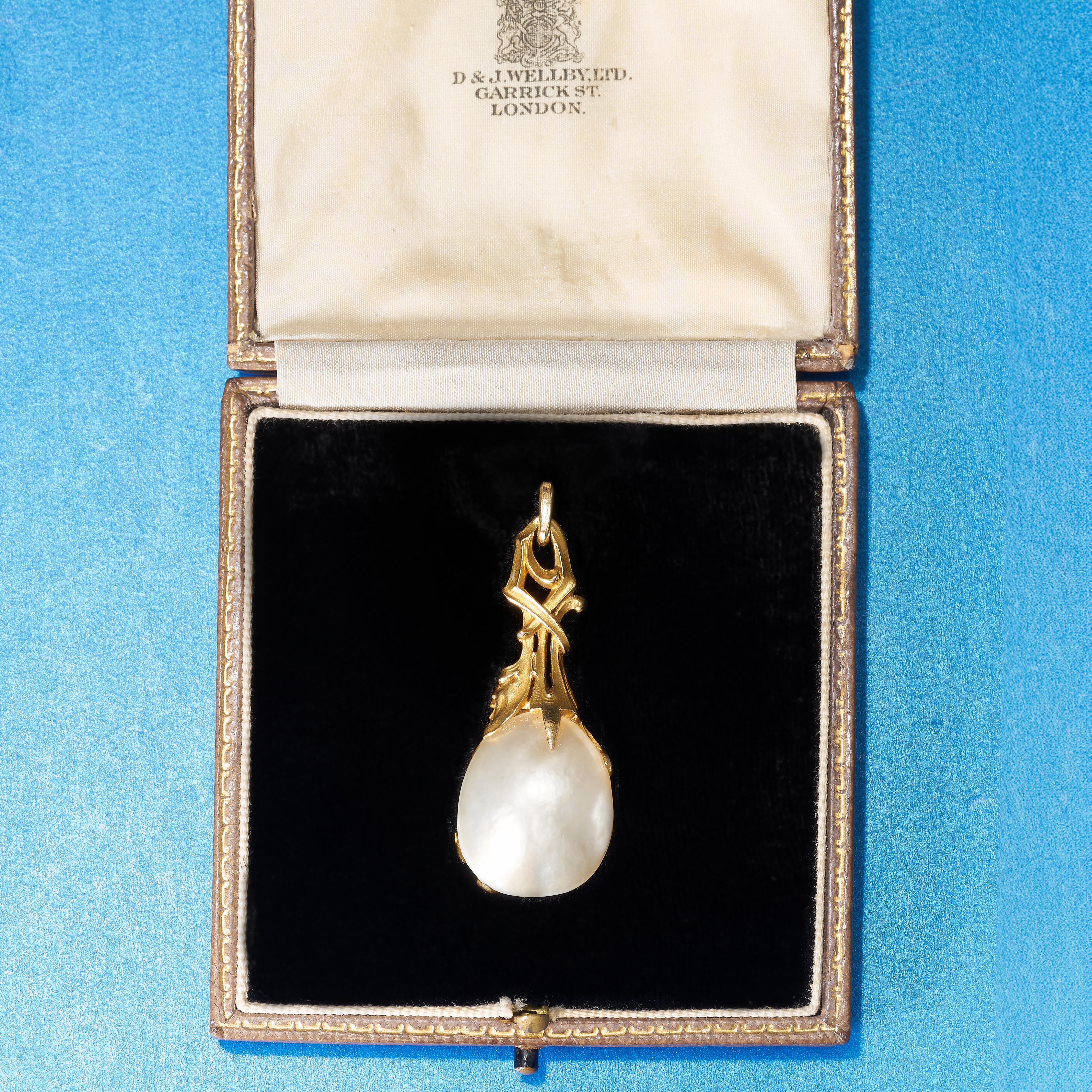 EDWARD COLONNA (attributed). LARGE ART-NOUVEAU NATURAL PEARL PENDANT - Image 3 of 4