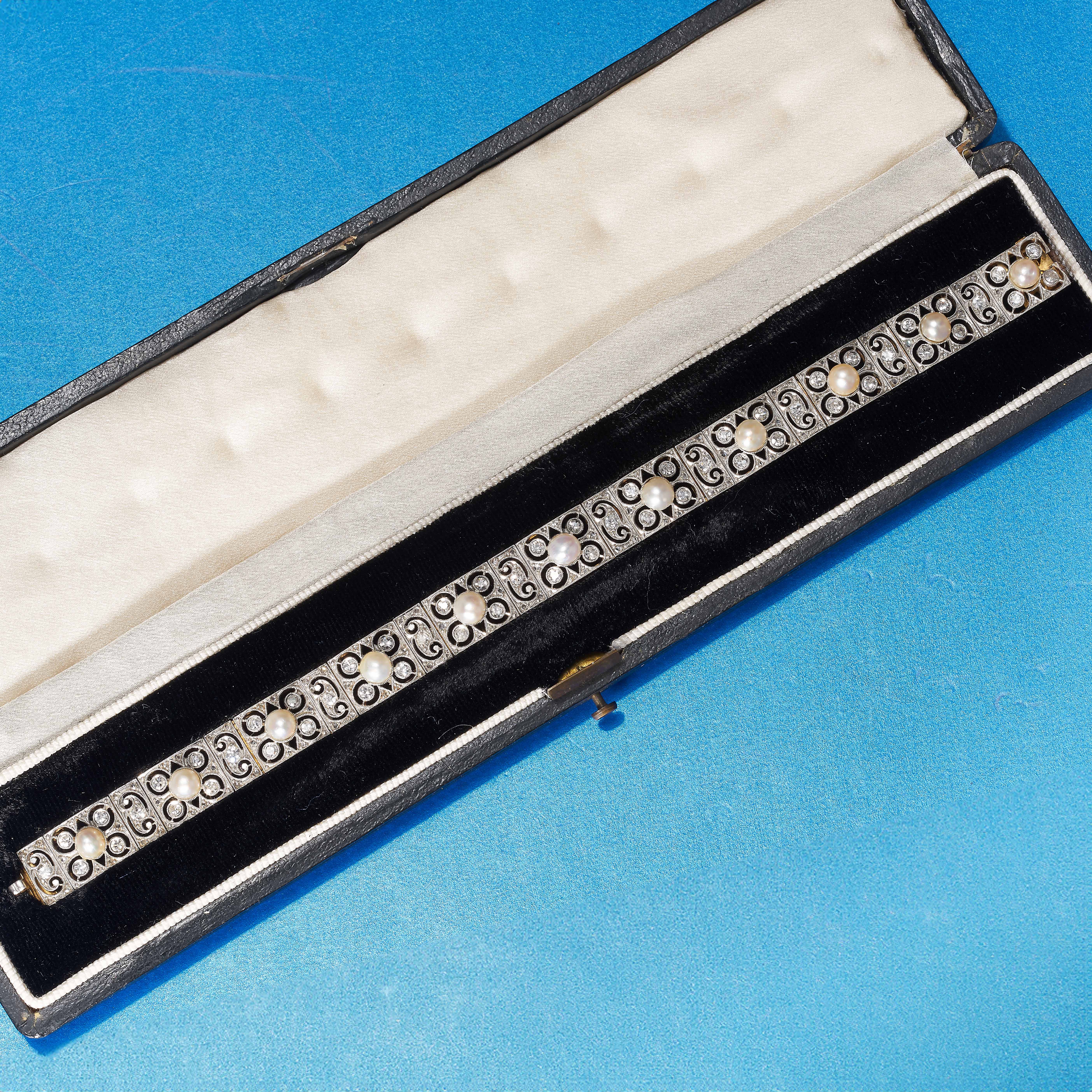 EDWARDIAN NATURAL SALTWATER PEARL AND DIAMOND BRACELET - Image 2 of 2