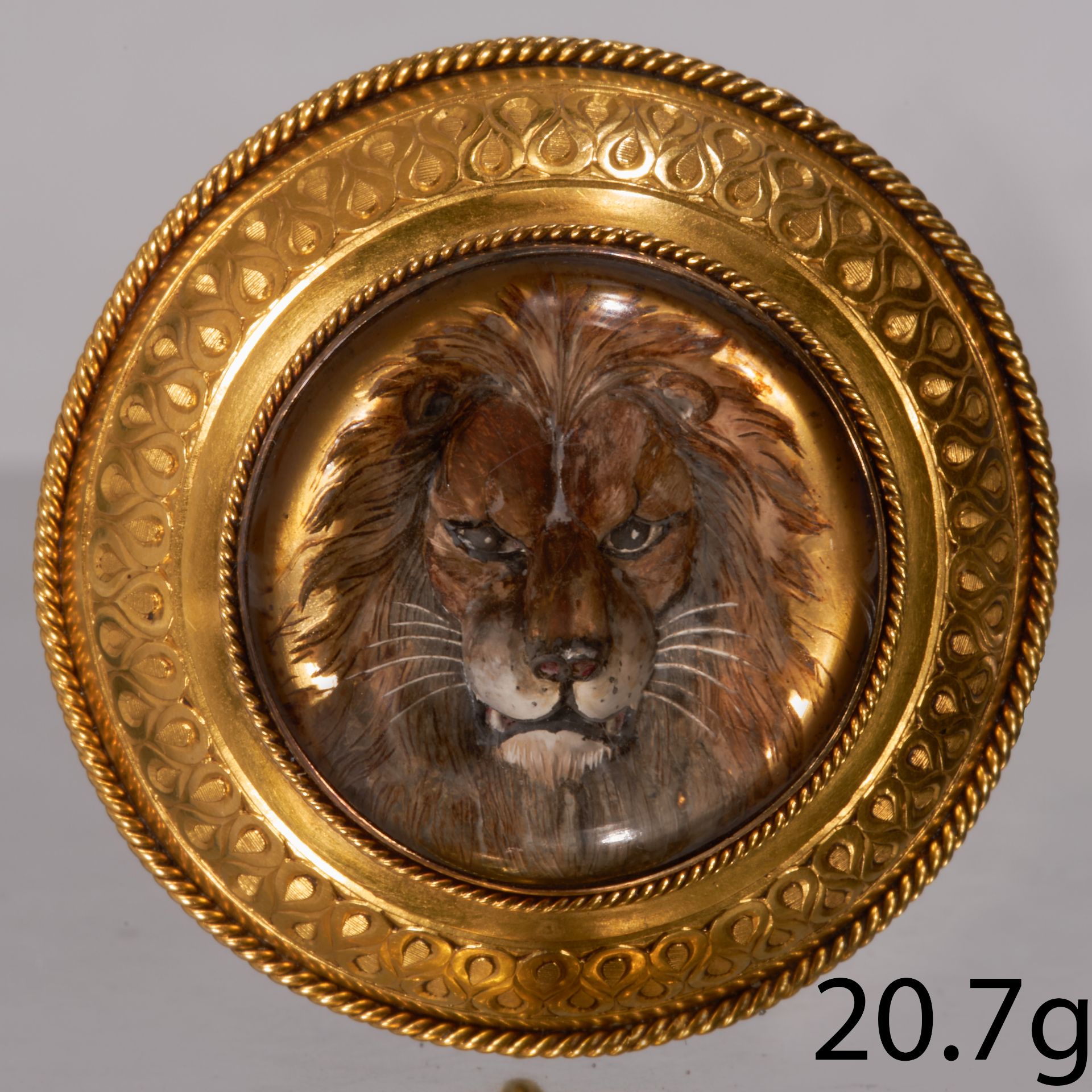 UNUSUAL AND RARE LION ESSEX CRYSTAL BROOCH/PENDANT