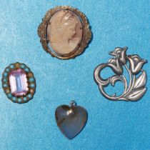 MIXED LOT OF JEWELLERY