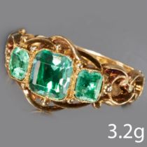 ANTIQUE EMERALD RING