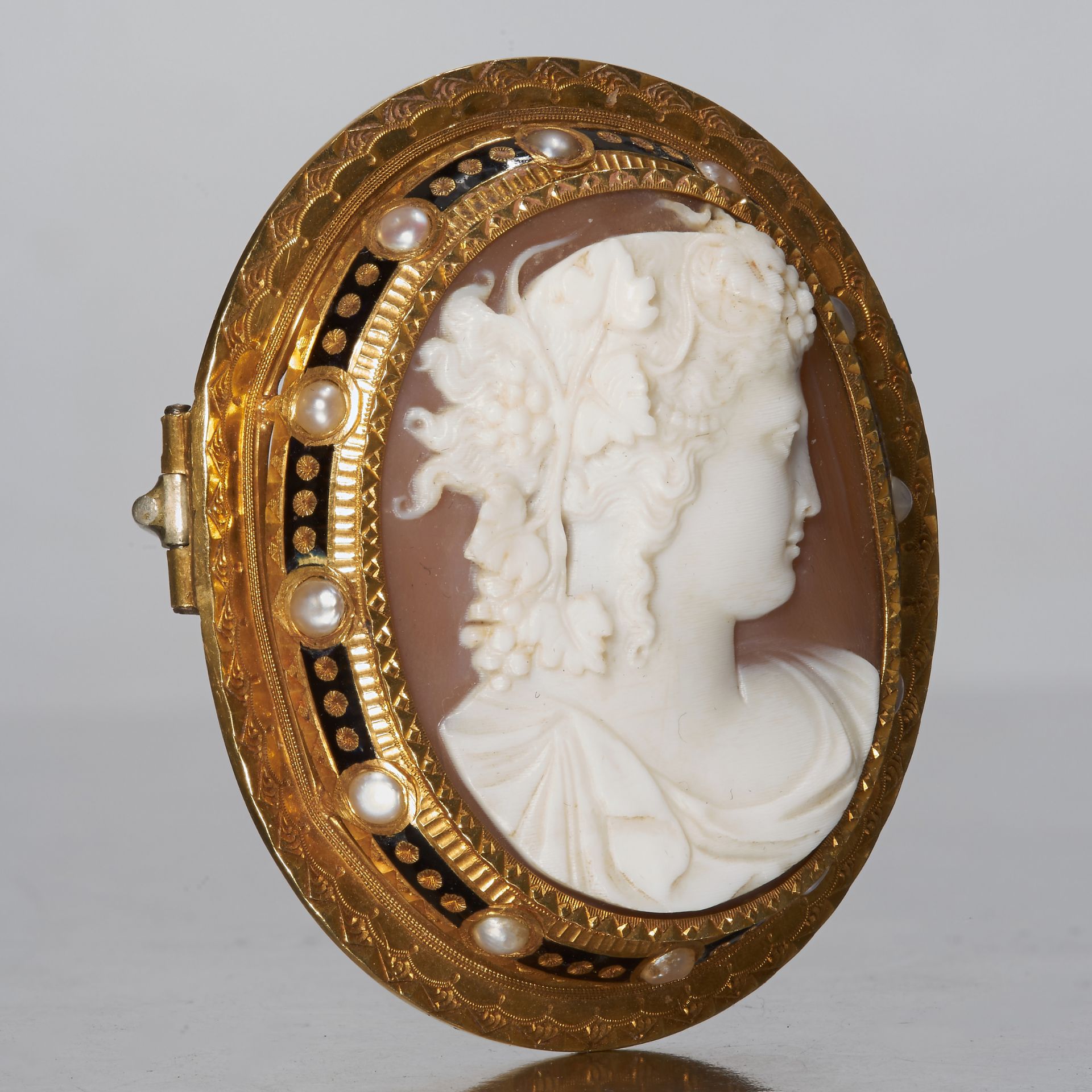 ANTIQUE VICTORIAN CARVED CAMEO AND ENAMEL BROOCH - Image 2 of 2