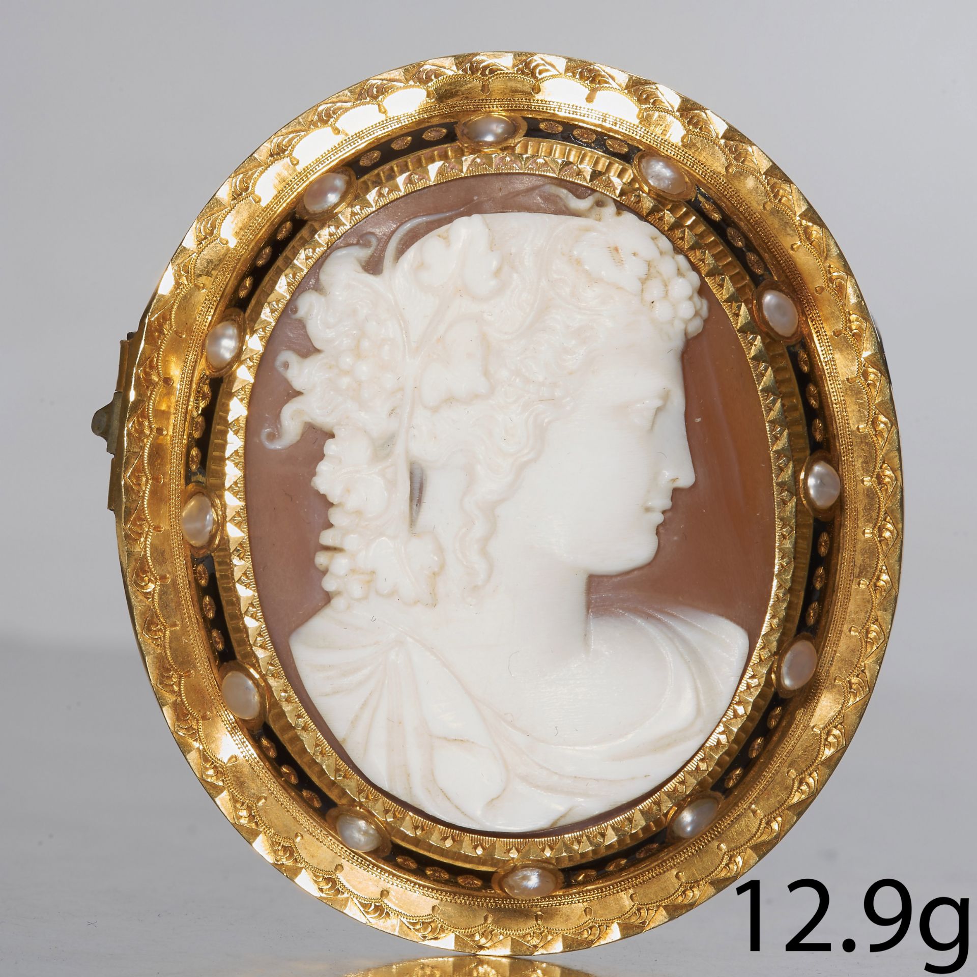 ANTIQUE VICTORIAN CARVED CAMEO AND ENAMEL BROOCH