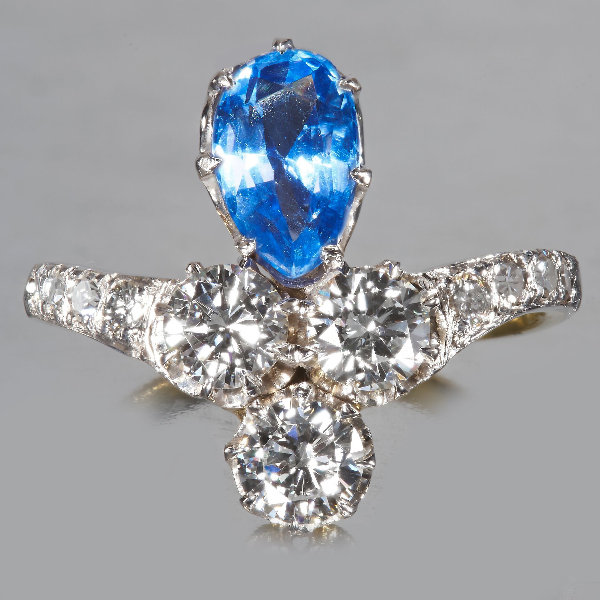 SAPPHIRE AND DIAMOND UP-FINGER RING - Image 2 of 2