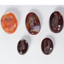 LOT OF CARVED INTAGLIOS, depicting warriors 7.3 GRAM