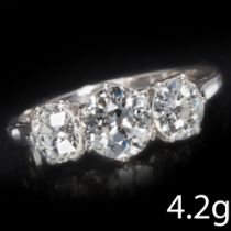 DIAMOND 3-STONE RING, 2.26 ct