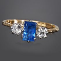 SAPPHIRE AND DIAMOND THREE STONE GOLD RING