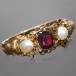 ANTIQUE GARNET AND PEARL 3-STONE GOLD RING