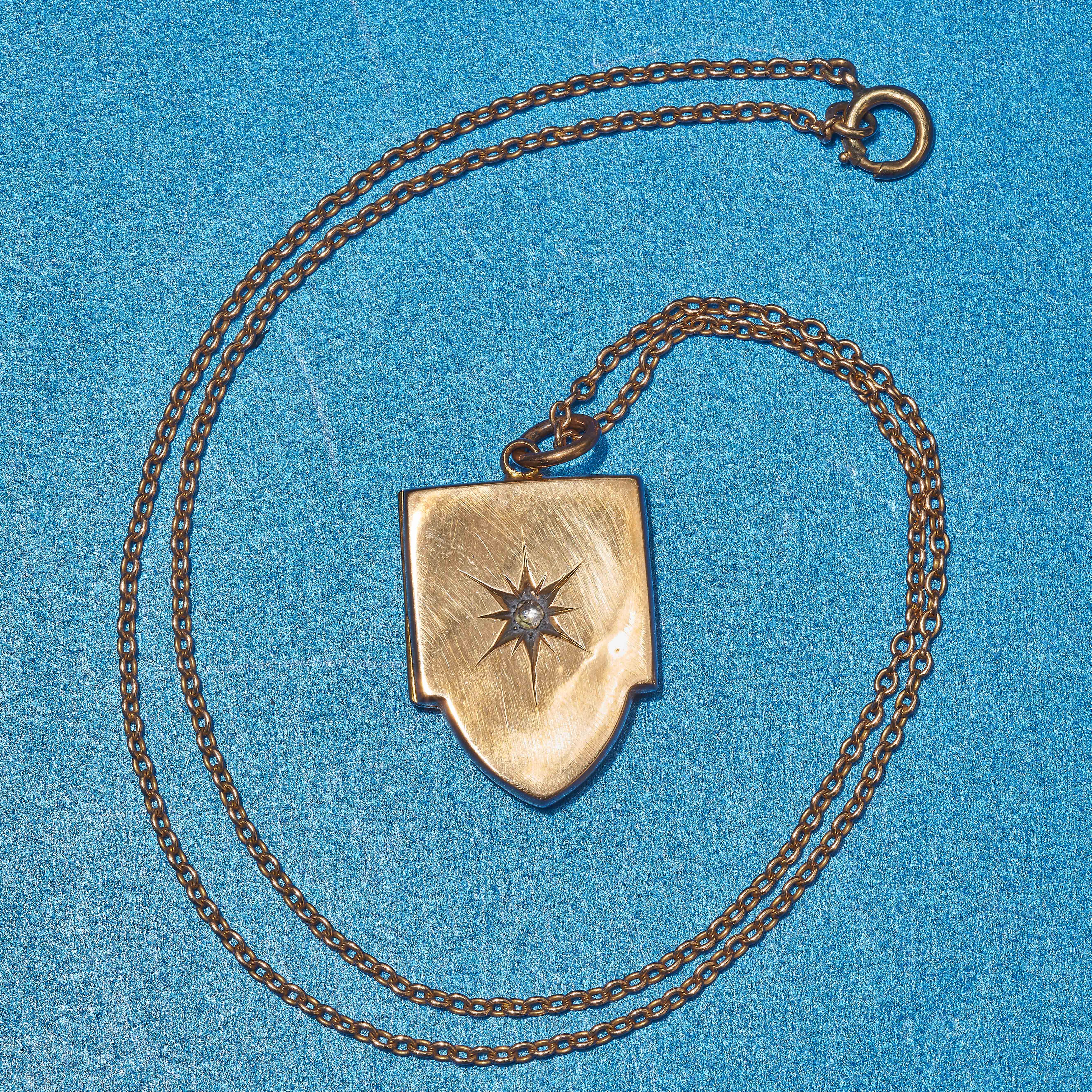ANTIQUE DIAMOND LOCKET PENDANT WITH GOLD CHAIN - Image 2 of 2