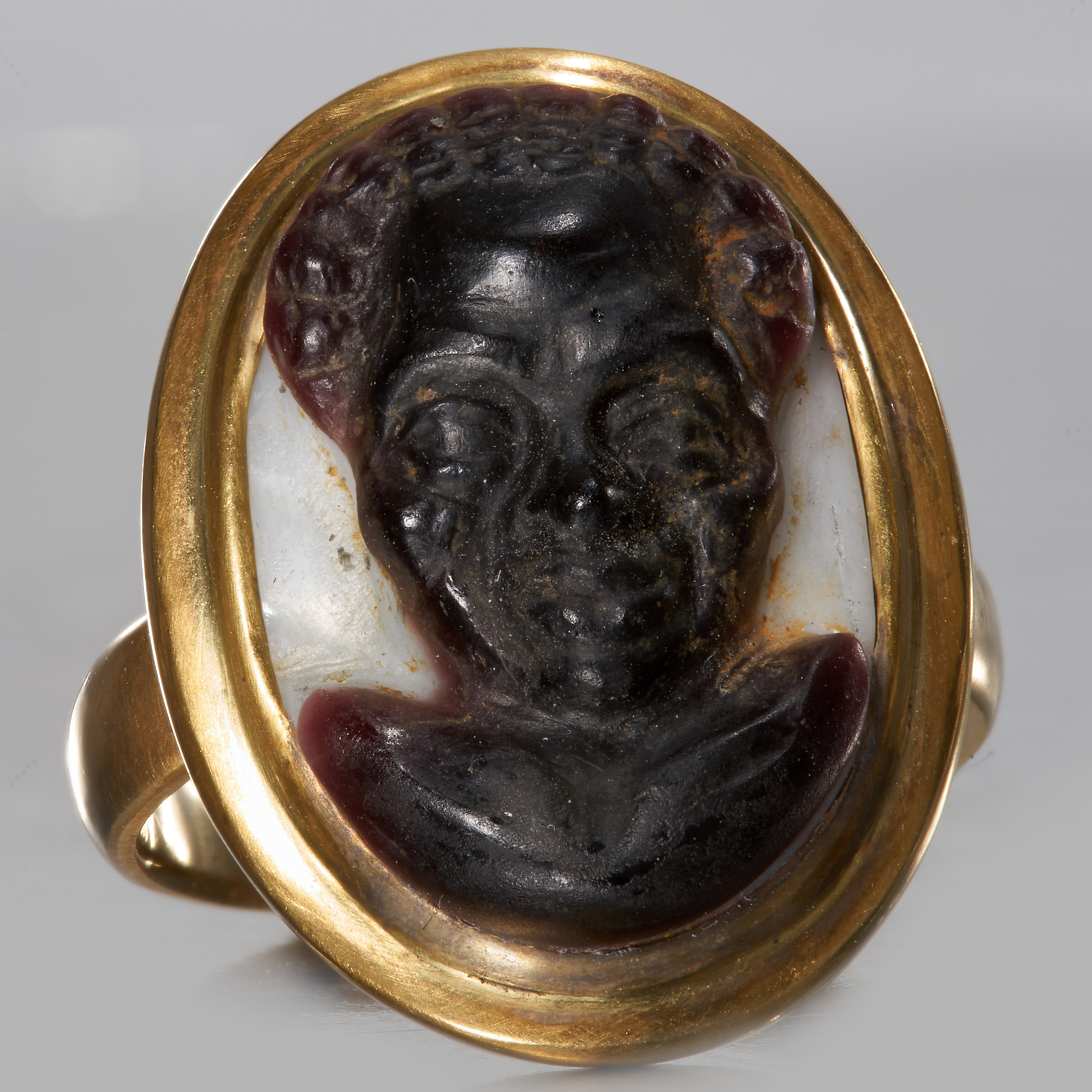IMPORTANT AND RARE ANCIENT ROMAN CAMEO IN A LATER MOUNT RING