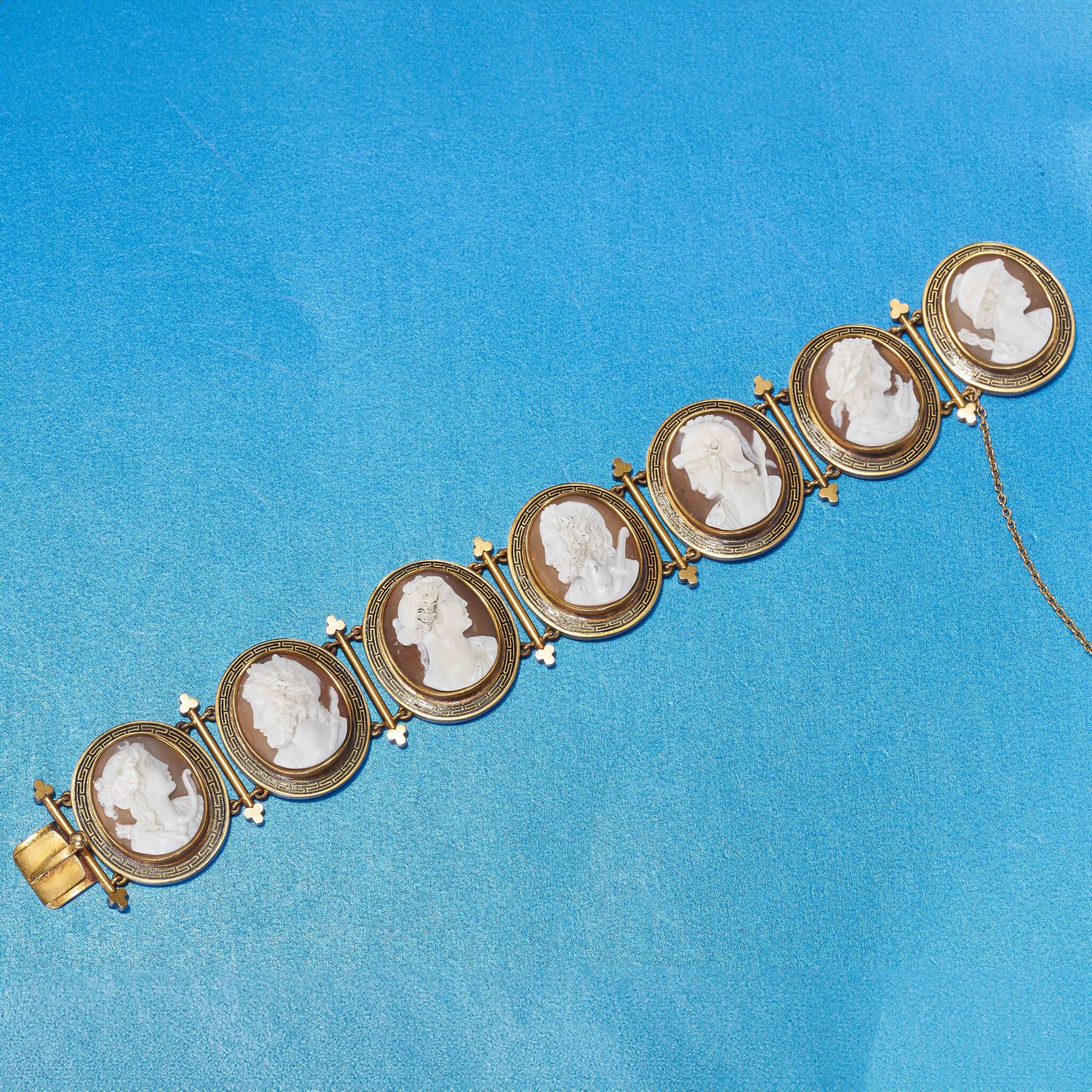 FINE GRAND TOUR SHELL CAMEO BRACELET - Image 2 of 2